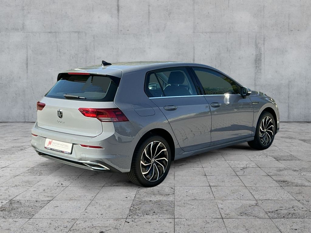 Volkswagen Golf 2024 г. Серый, пробег 33631 км