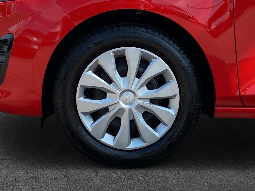 Ford Fiesta 2022 г. Красный, пробег 50894 км