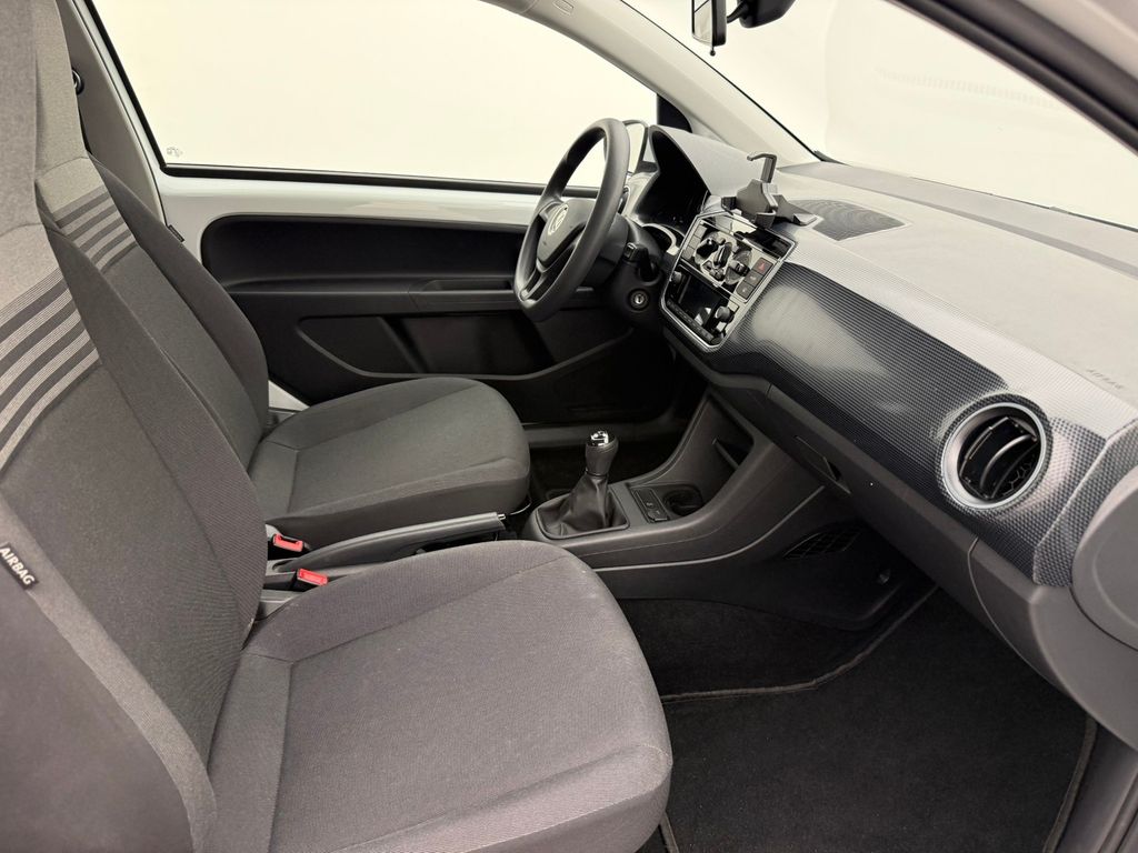 Volkswagen up! 2022 г. Белый, пробег 18090 км