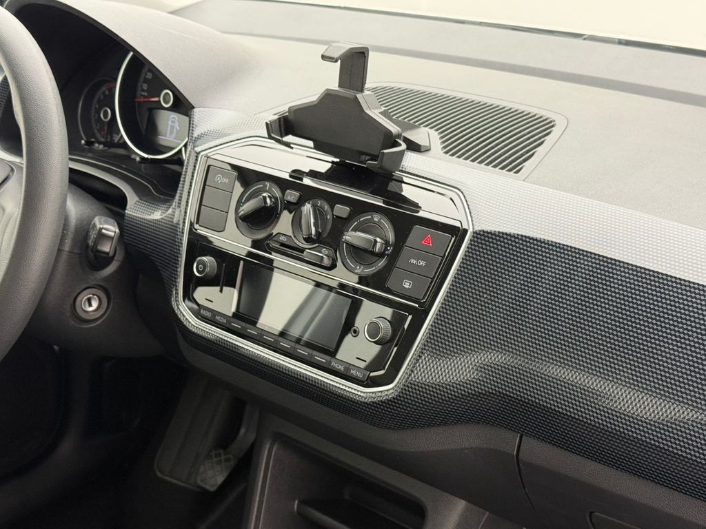Volkswagen up! 2022 г. Белый, пробег 18090 км