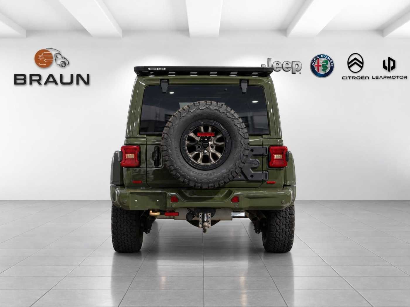 Jeep Wrangler 2022 г. Зелёный, пробег 35700 км