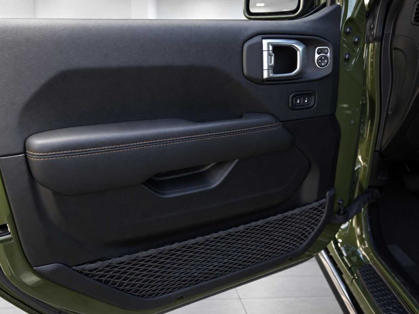 Jeep Wrangler 2022 г. Зелёный, пробег 35700 км