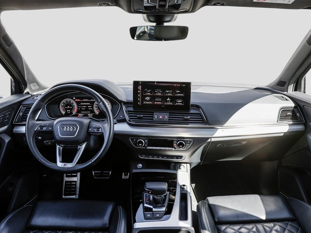 Audi Q5 2023 г. Чёрный, пробег 57980 км