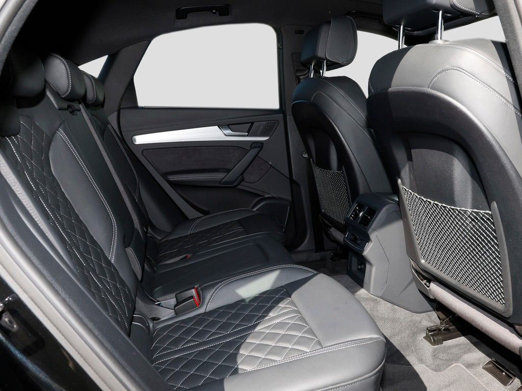 Audi Q5 2023 г. Чёрный, пробег 57980 км