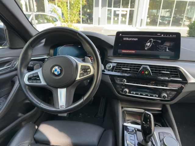 BMW 540 2022 г. Чёрный, пробег 43786 км