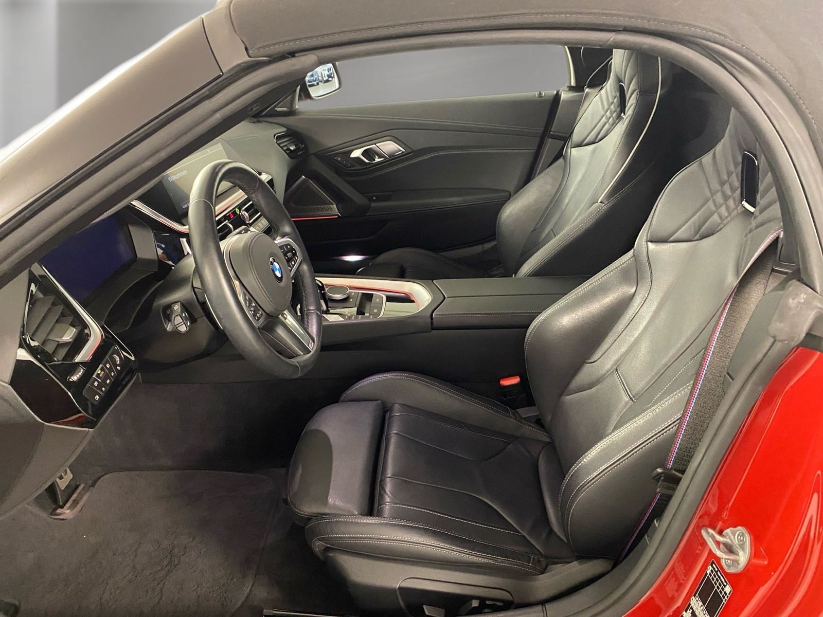 BMW Z4 2025 г. Красный, пробег 17092 км