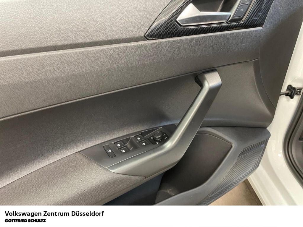Volkswagen Polo 2023 г. Белый, пробег 41700 км