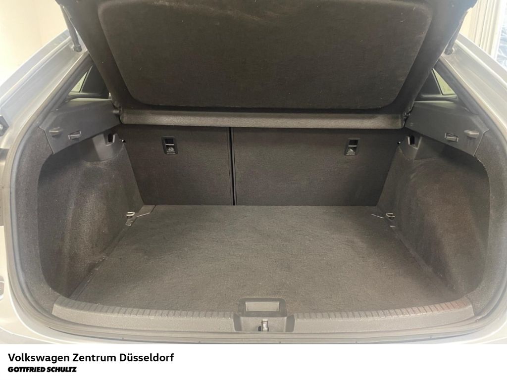 Volkswagen Taigo 2023 г. Серебристый, пробег 35860 км