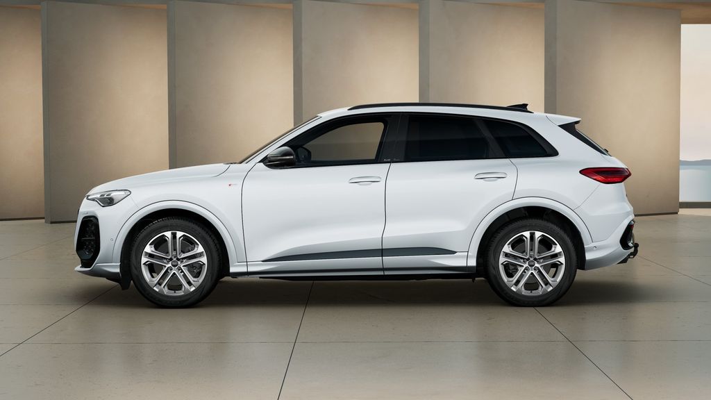Audi Q5 2026 г. Белый, пробег 27232 км