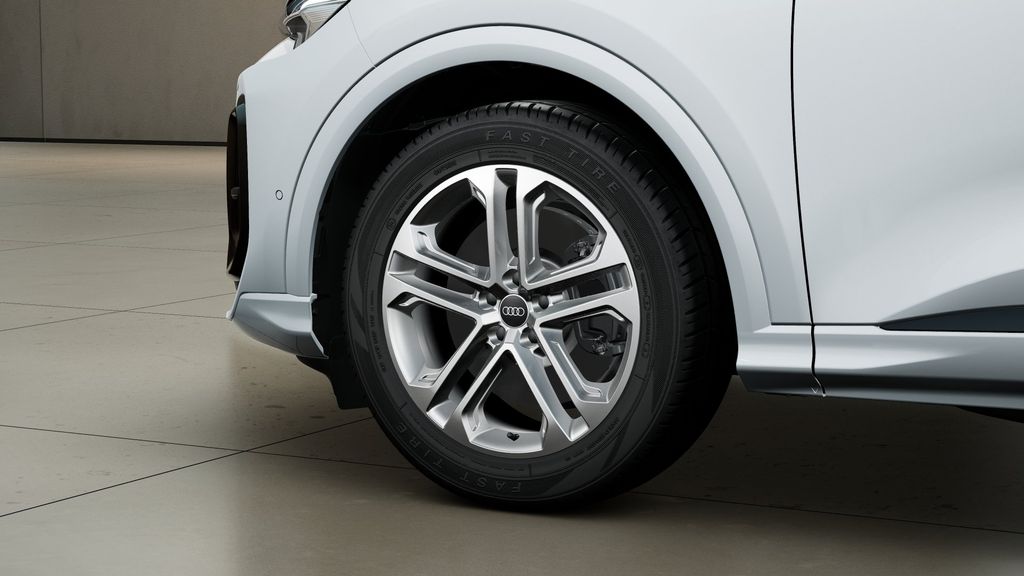 Audi Q5 2026 г. Белый, пробег 27232 км