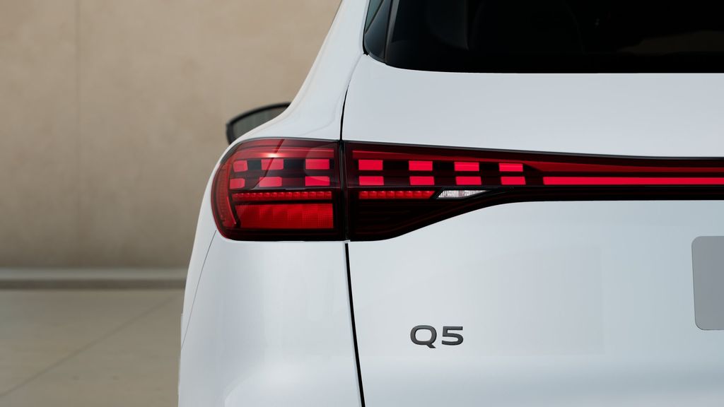 Audi Q5 2026 г. Белый, пробег 27232 км