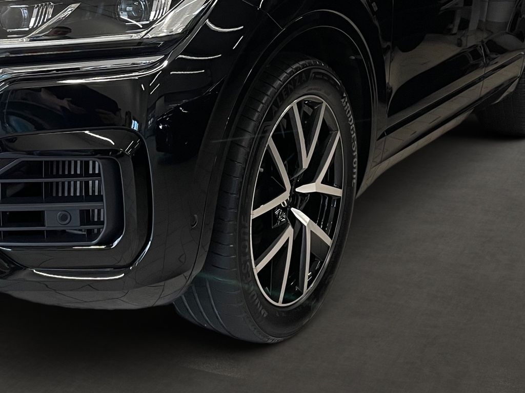 Volkswagen Touareg 2022 г. Чёрный, пробег 39160 км