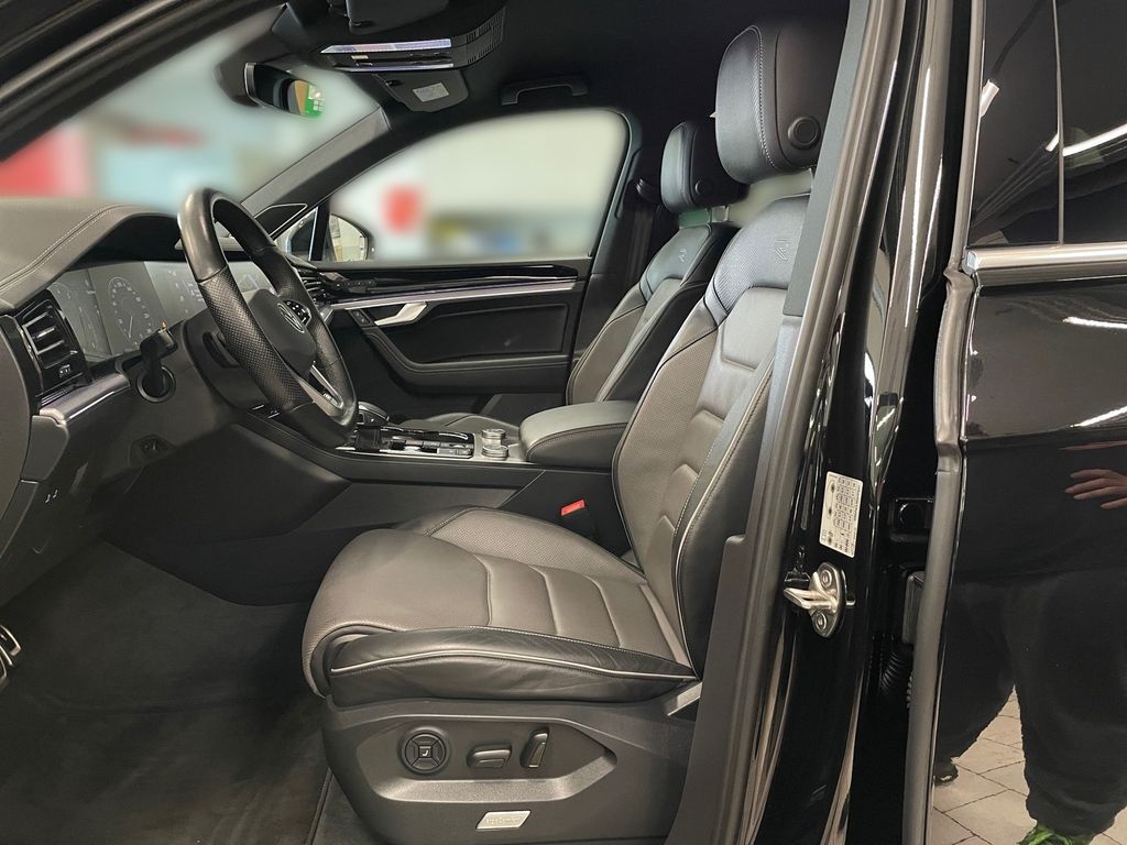 Volkswagen Touareg 2022 г. Чёрный, пробег 39160 км