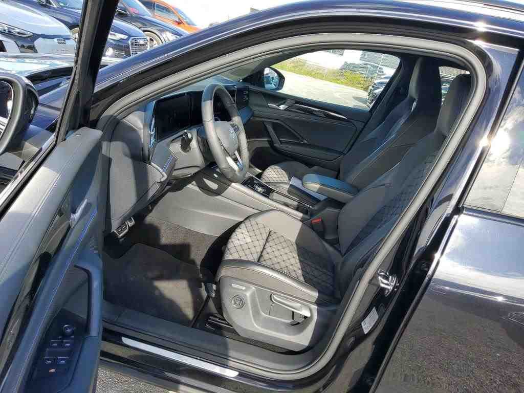 Volkswagen Tiguan 2024 г. Чёрный, пробег 57200 км