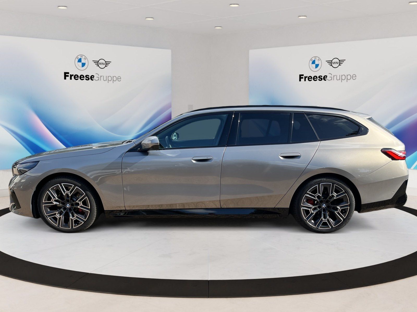 BMW 520 2026 г. Серебристый, пробег 24563 км