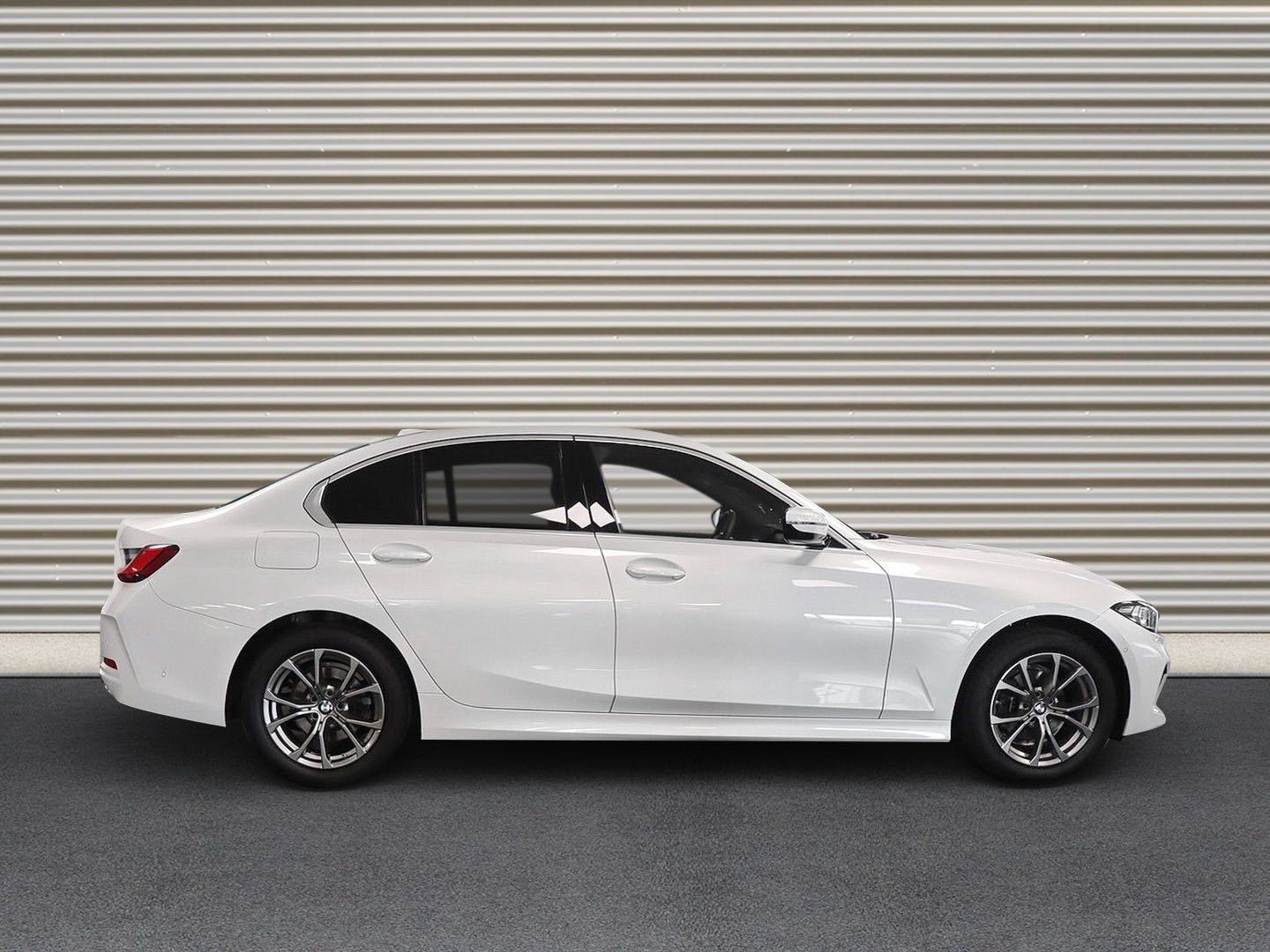 BMW 318 2023 г. Белый, пробег 47784 км