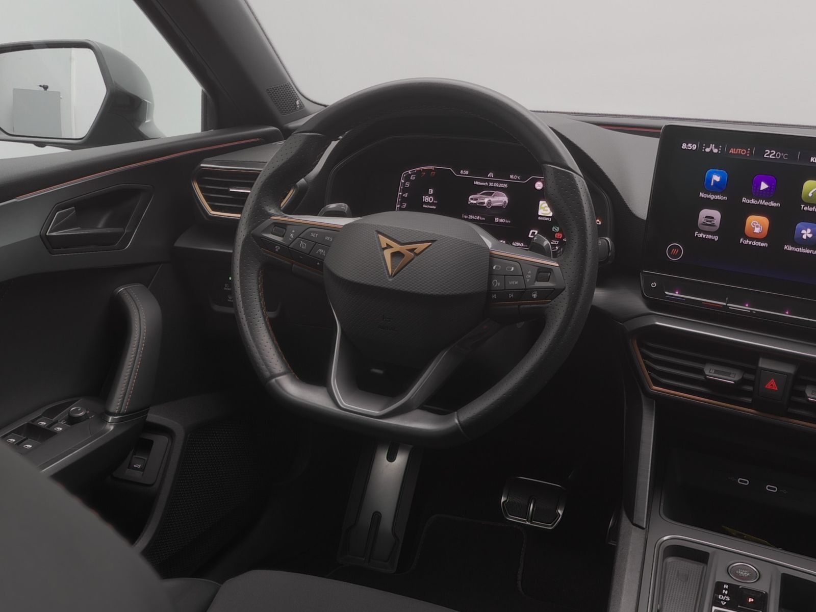 Cupra Leon 2023 г. Серый, пробег 43000 км