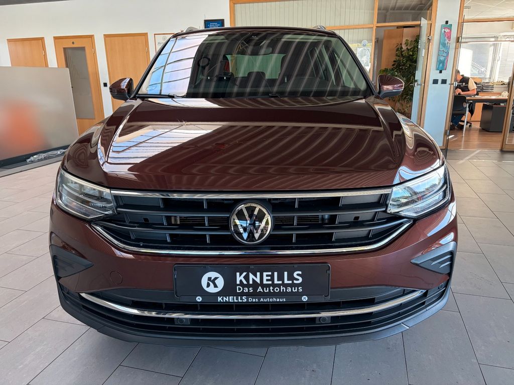 Volkswagen Tiguan 2024 г. Коричневый, пробег 37300 км