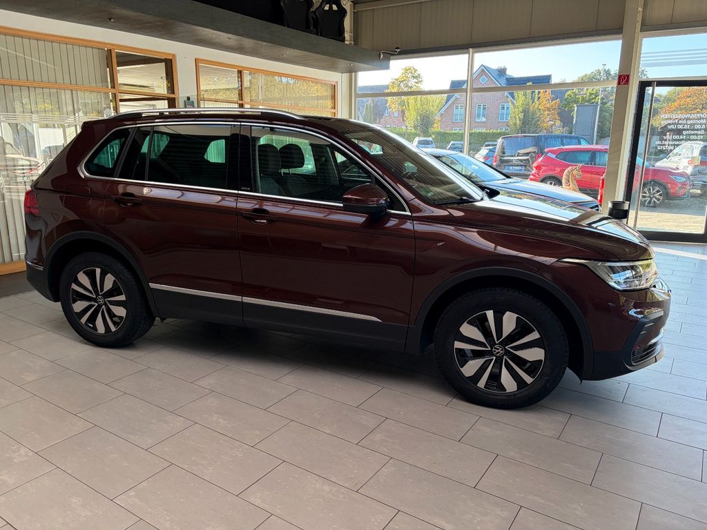 Volkswagen Tiguan 2024 г. Коричневый, пробег 37300 км
