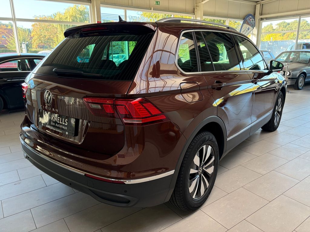 Volkswagen Tiguan 2024 г. Коричневый, пробег 37300 км