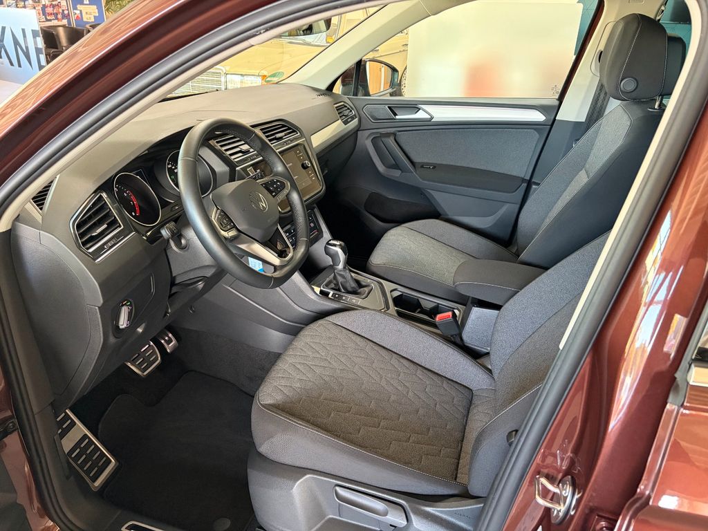 Volkswagen Tiguan 2024 г. Коричневый, пробег 37300 км