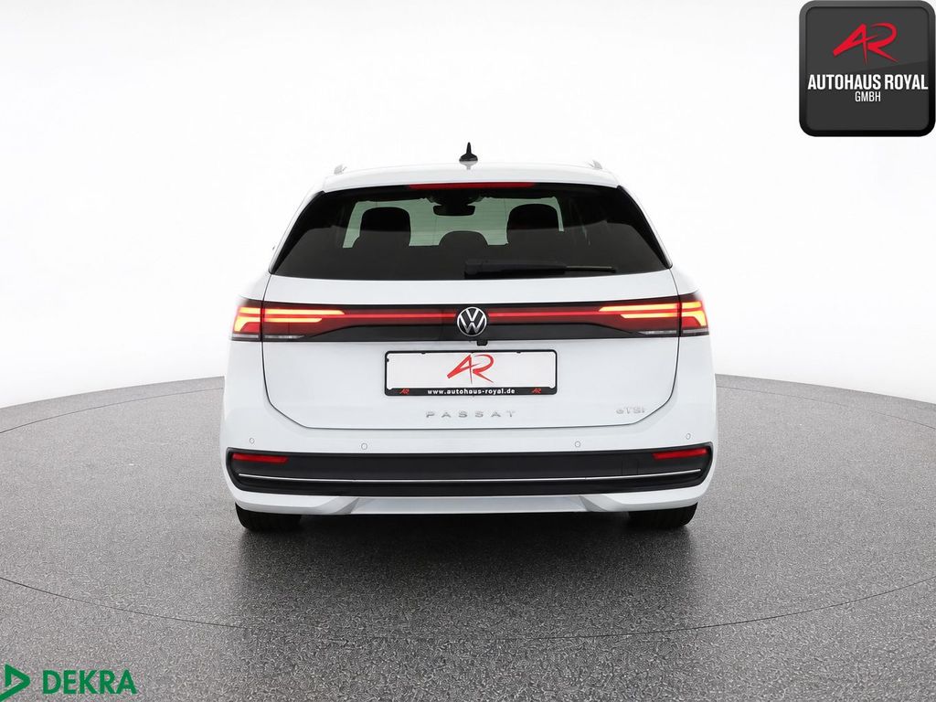 Volkswagen Passat 2024 г. Белый, пробег 23830 км