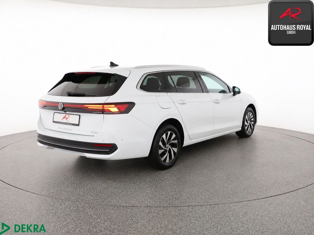Volkswagen Passat 2024 г. Белый, пробег 23830 км