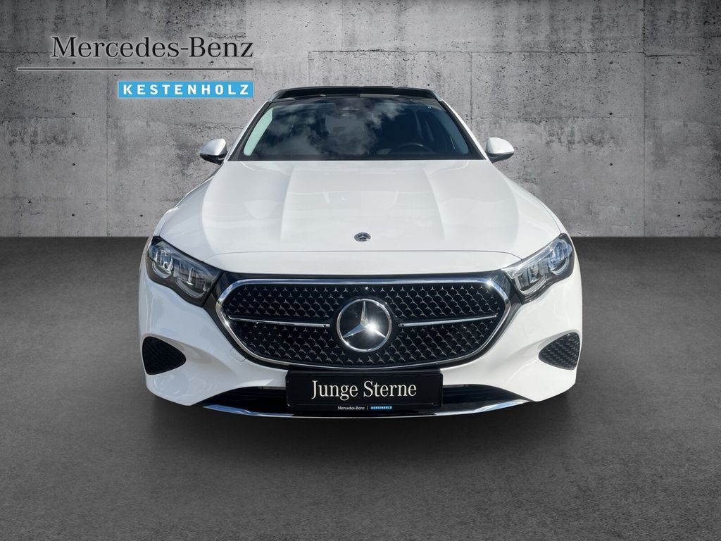 Mercedes-Benz E 220 2023 г. Белый, пробег 40400 км