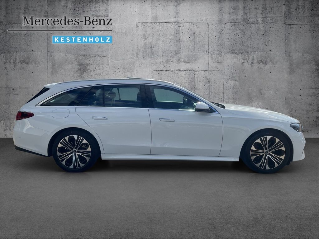 Mercedes-Benz E 220 2023 г. Белый, пробег 40400 км