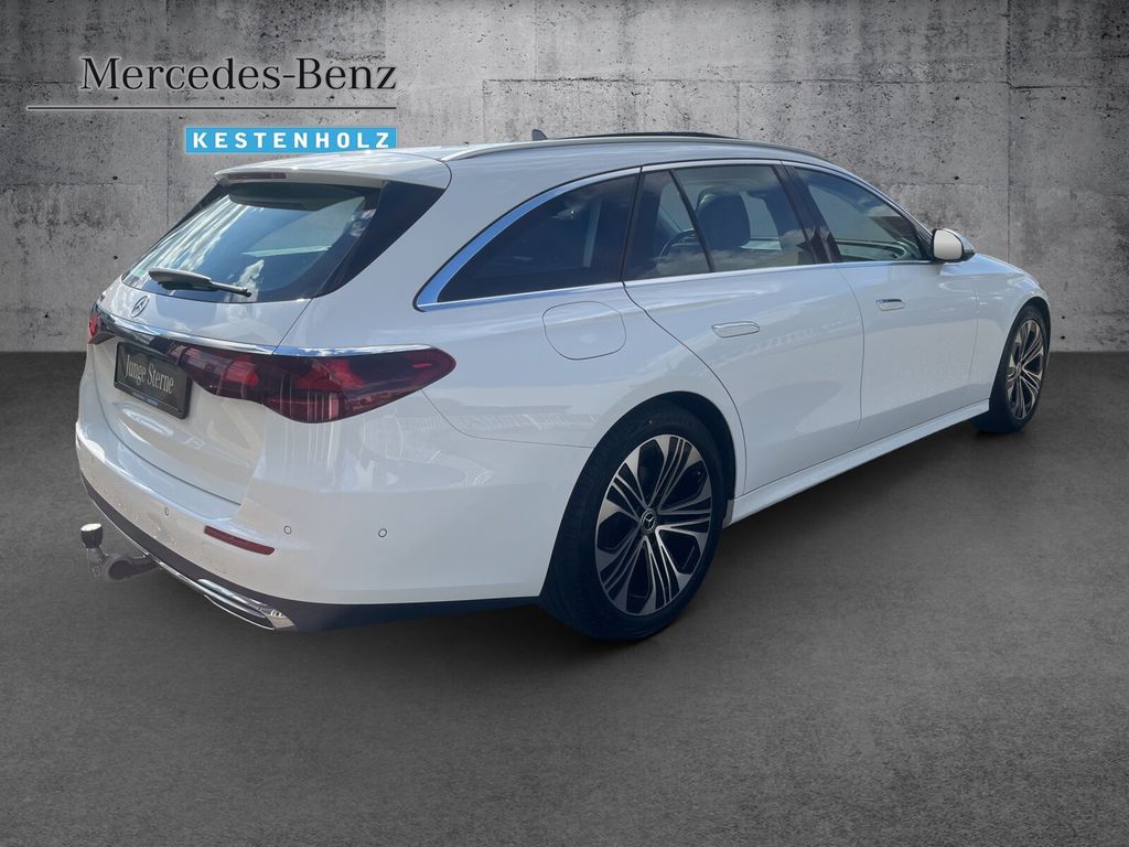 Mercedes-Benz E 220 2023 г. Белый, пробег 40400 км