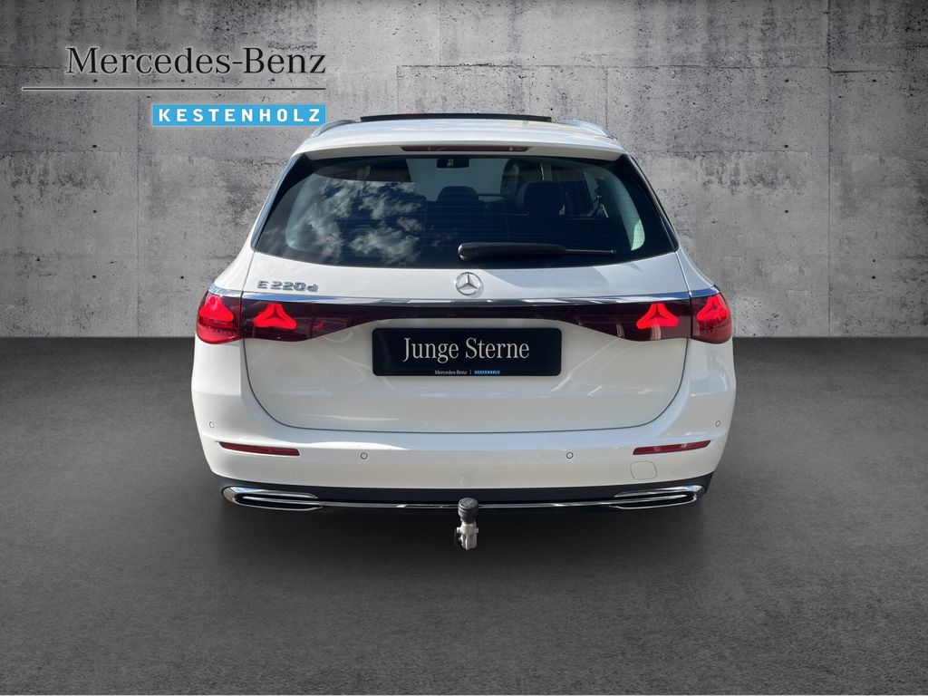 Mercedes-Benz E 220 2023 г. Белый, пробег 40400 км