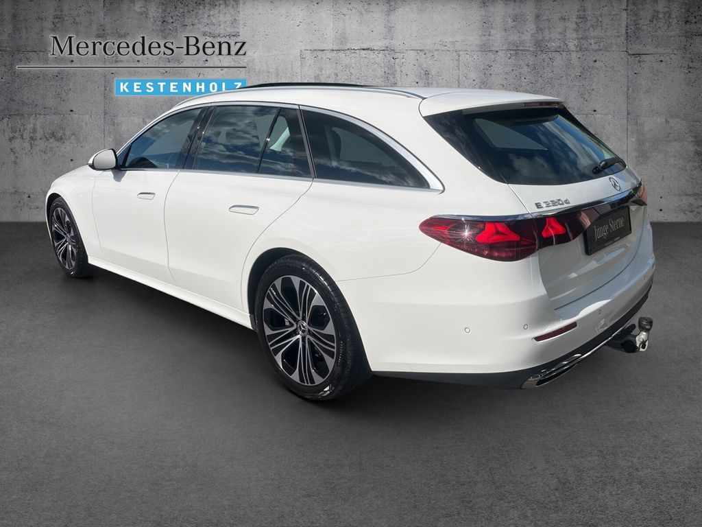 Mercedes-Benz E 220 2023 г. Белый, пробег 40400 км