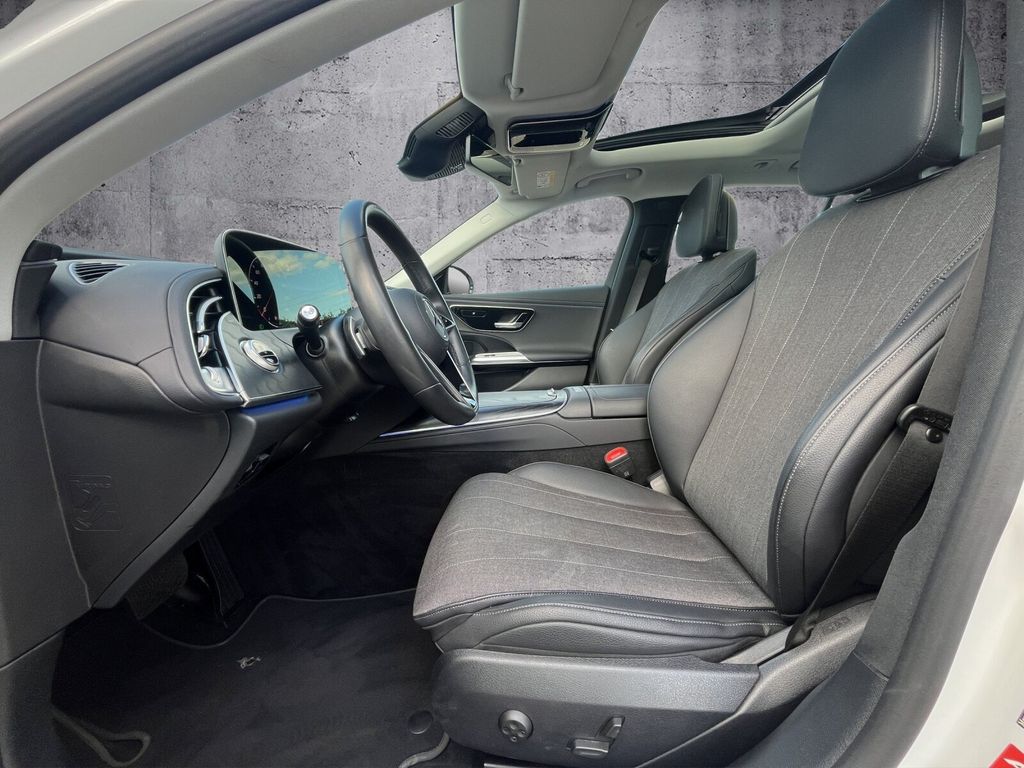 Mercedes-Benz E 220 2023 г. Белый, пробег 40400 км