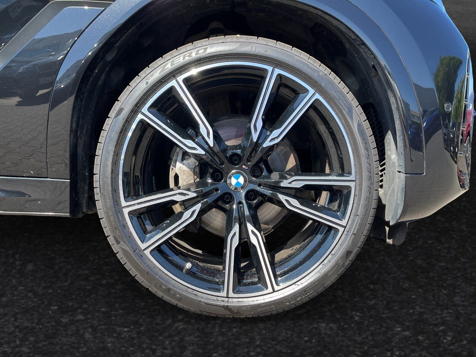 BMW X6 2025 г. Чёрный, пробег 18900 км