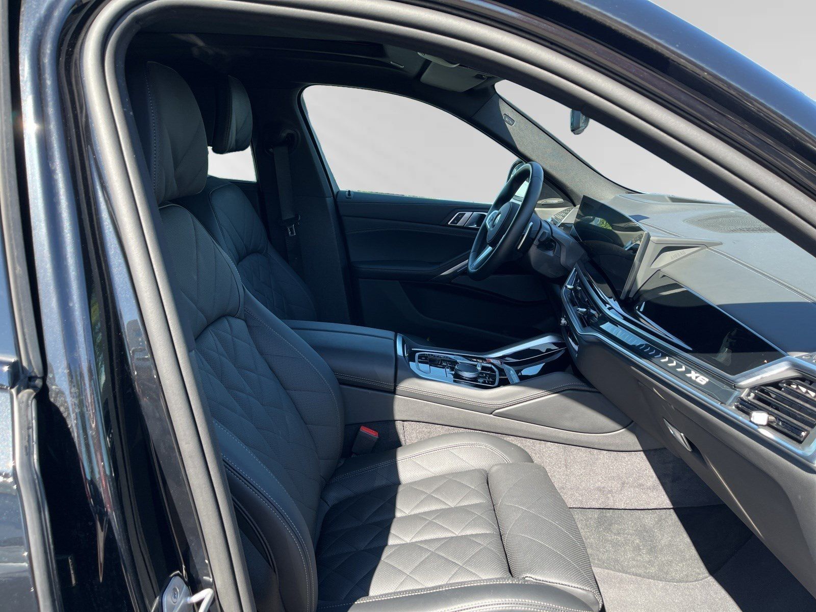 BMW X6 2025 г. Чёрный, пробег 18900 км