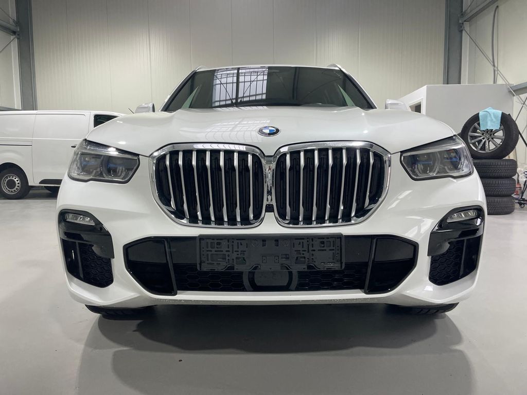 BMW X5 2021 г. Белый, пробег 54000 км