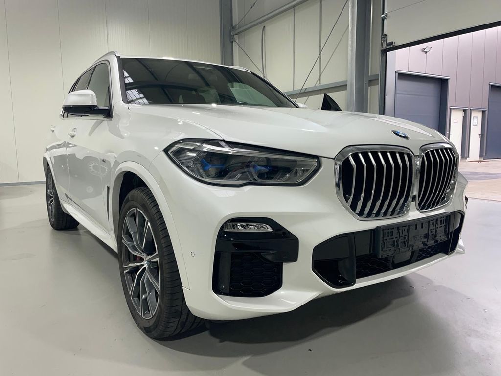 BMW X5 2021 г. Белый, пробег 54000 км