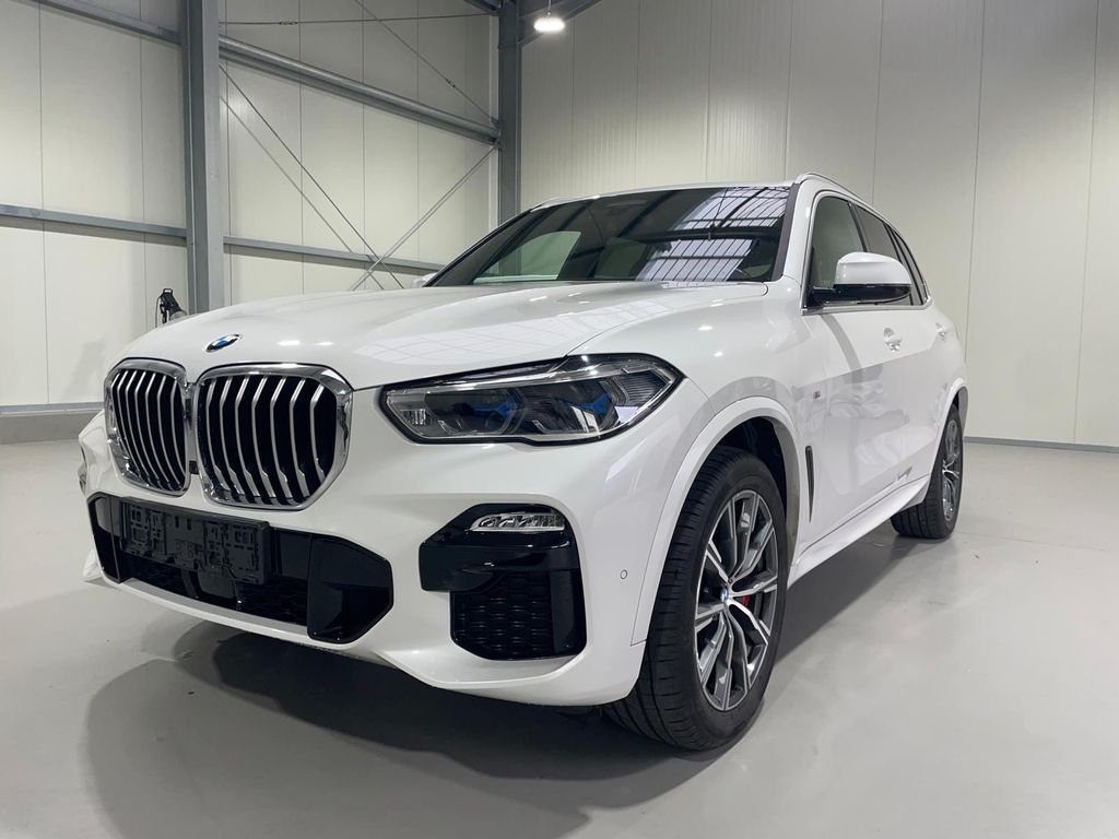 BMW X5 2021 г. Белый, пробег 54000 км