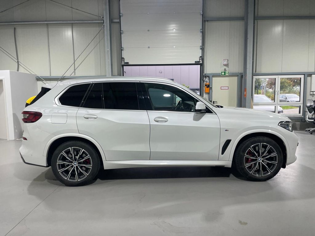 BMW X5 2021 г. Белый, пробег 54000 км