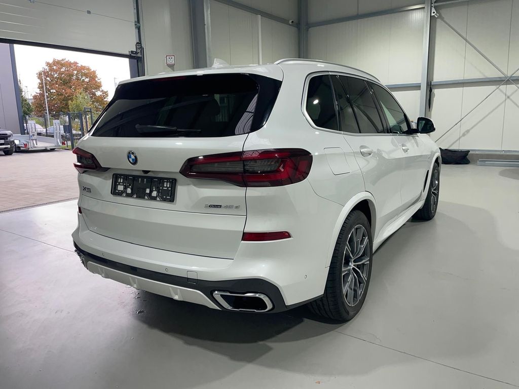BMW X5 2021 г. Белый, пробег 54000 км