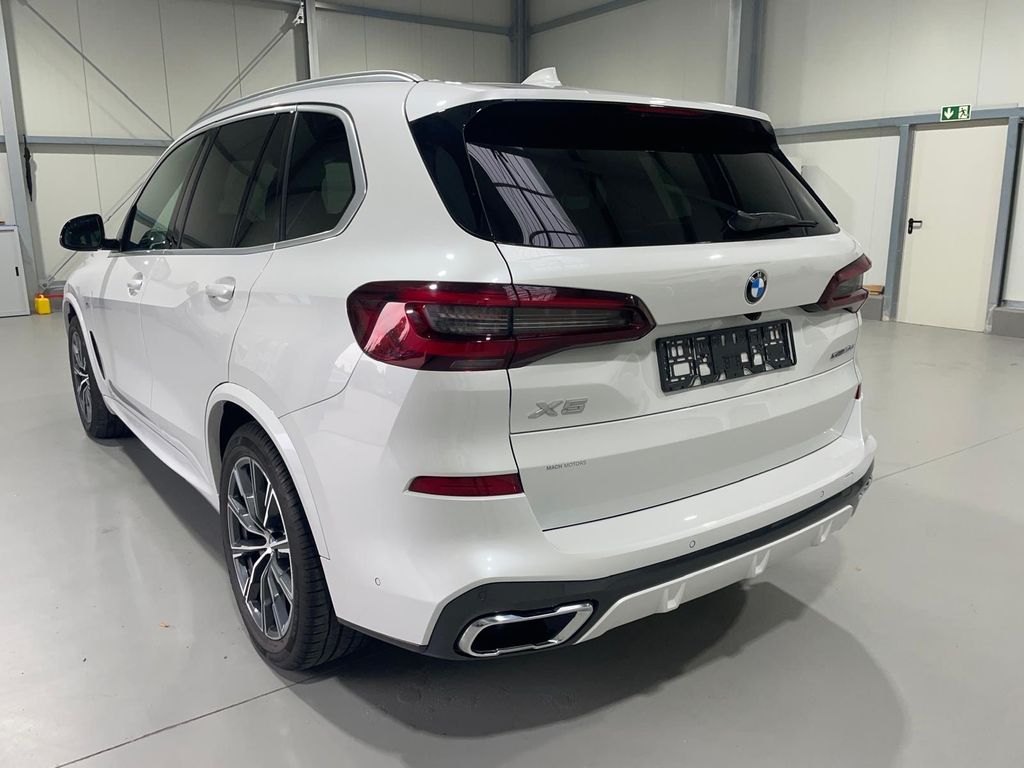 BMW X5 2021 г. Белый, пробег 54000 км