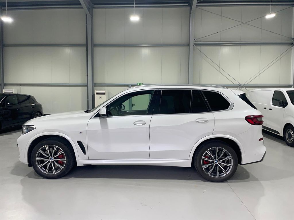 BMW X5 2021 г. Белый, пробег 54000 км