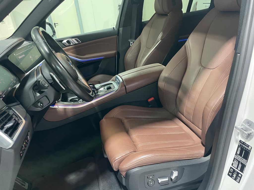 BMW X5 2021 г. Белый, пробег 54000 км