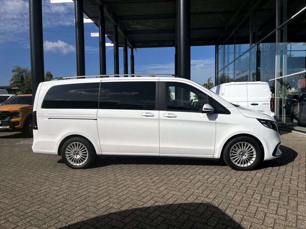 Mercedes-Benz V 220 2025 г. Белый, пробег 14611 км