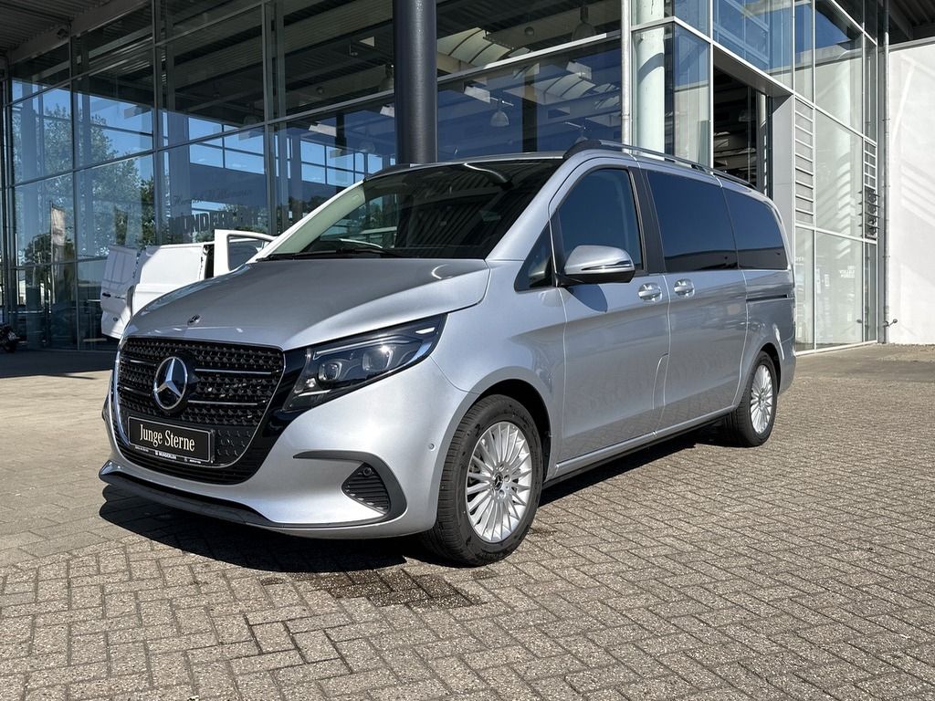 Mercedes-Benz V 220 2024 г. Серебристый, пробег 18318 км