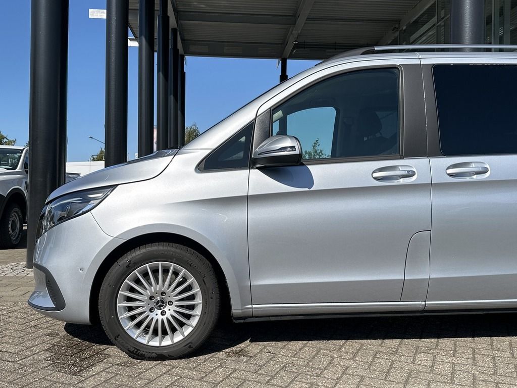 Mercedes-Benz V 220 2024 г. Серебристый, пробег 18318 км