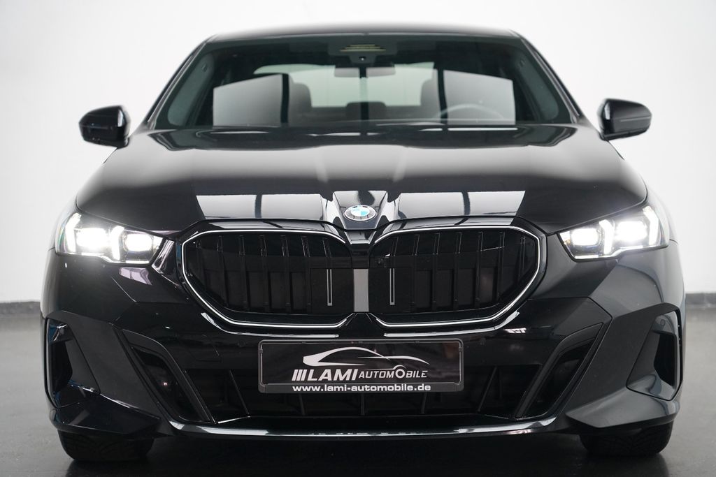 BMW 520 2025 г. Чёрный, пробег 48900 км