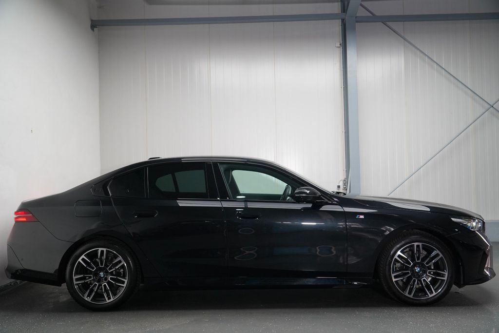BMW 520 2025 г. Чёрный, пробег 48900 км