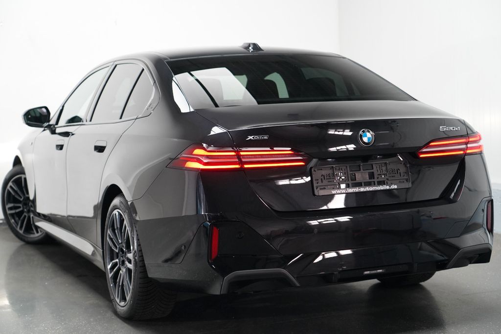 BMW 520 2025 г. Чёрный, пробег 48900 км