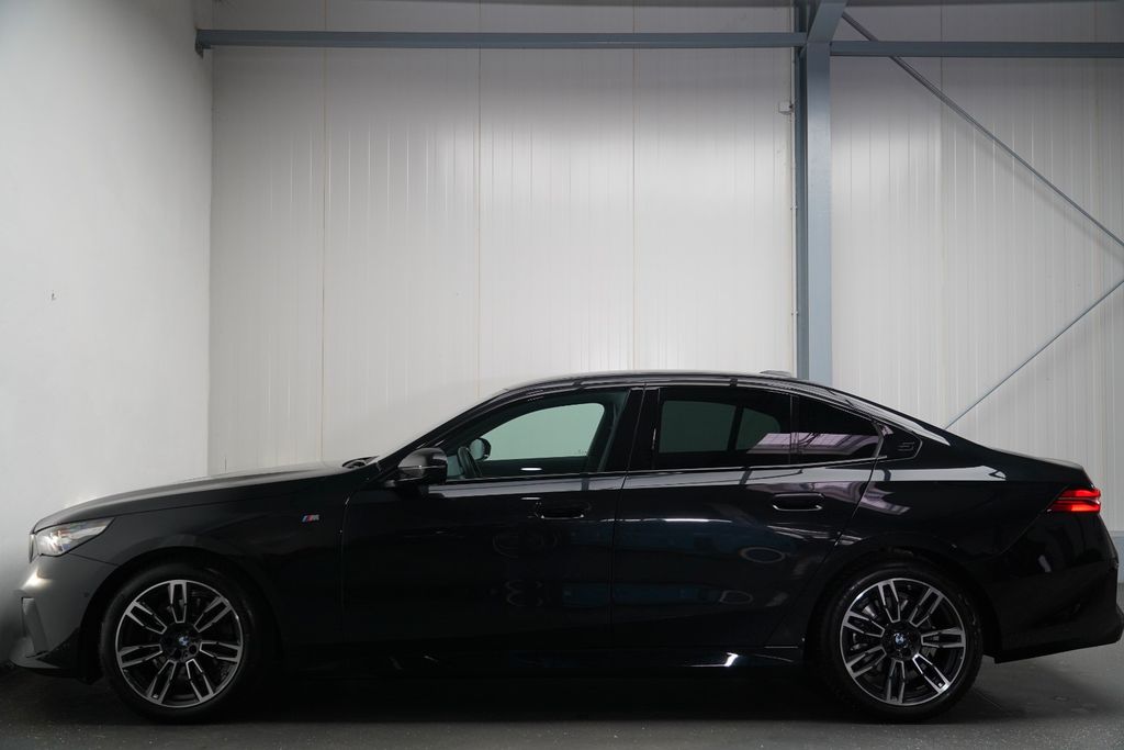 BMW 520 2025 г. Чёрный, пробег 48900 км